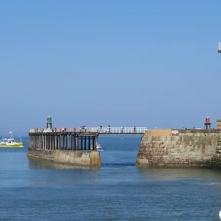 بيت للعطل Broom ويتبي